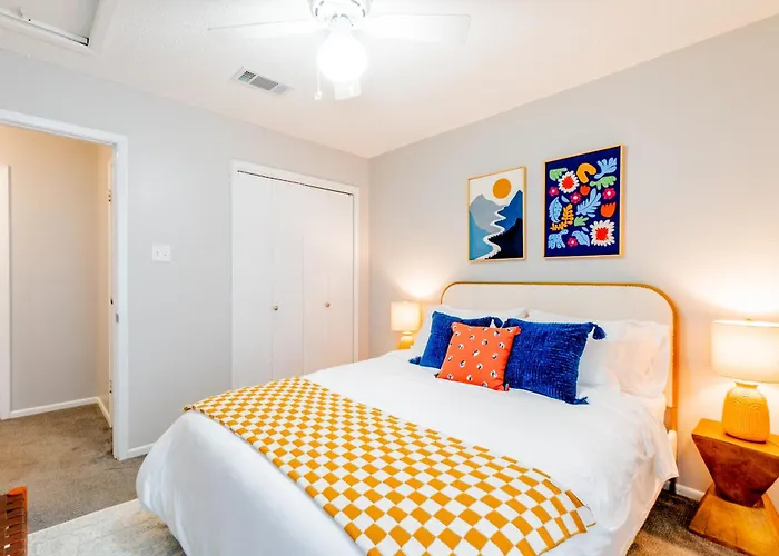 Waterfront - Canal Views - Walk To * Gulf Shores