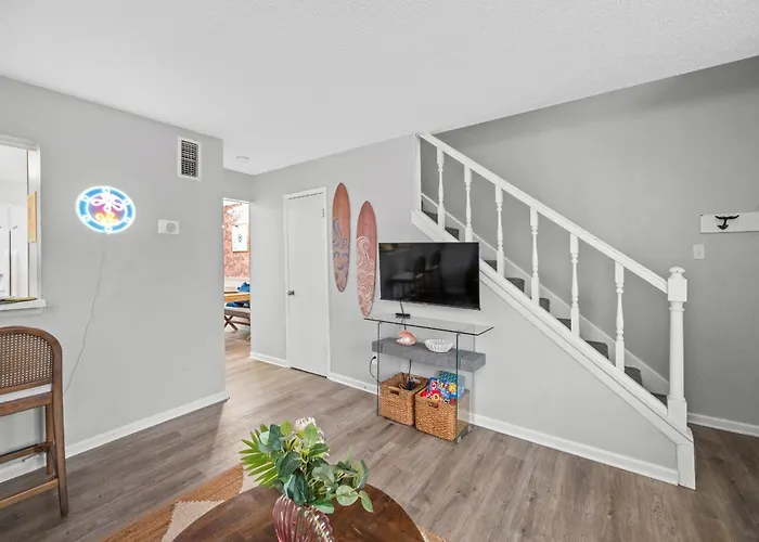 Waterfront - Canal Views - Walk To * Gulf Shores
