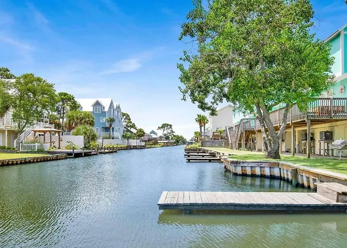 Waterfront - Canal Views - Walk To * Gulf Shores