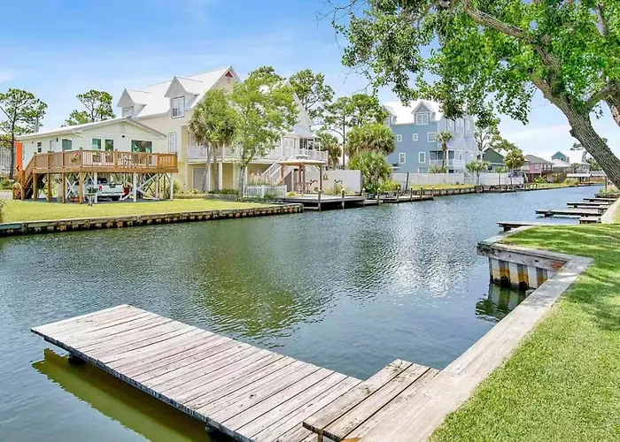 Waterfront - Canal Views - Walk To Holiday home