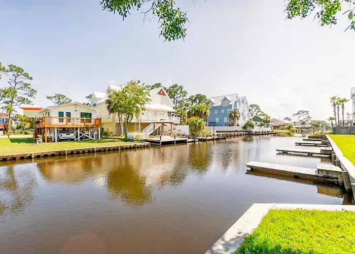 Waterfront - Canal Views - Walk To Holiday home *